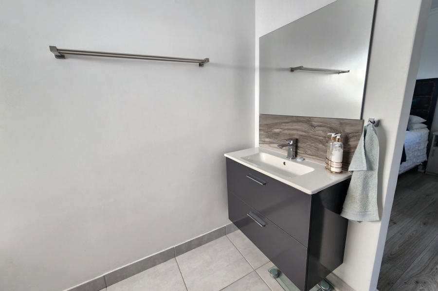 3 Bedroom Property for Sale in Wavecrest Eastern Cape
